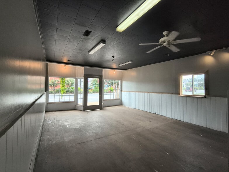 More Photos Of 202 E. North Main Street, Littleton General Retail For Sale