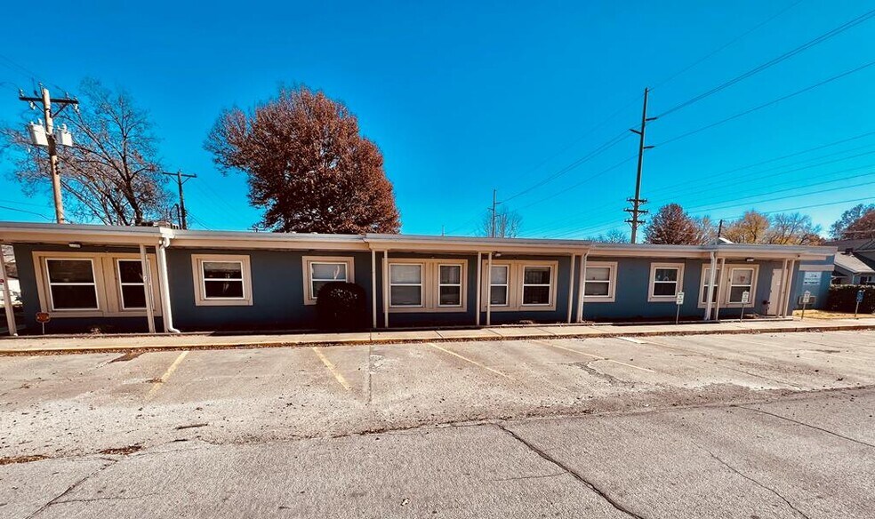 More Photos Of 720 W 1st St, Coffeyville Healthcare For Sale