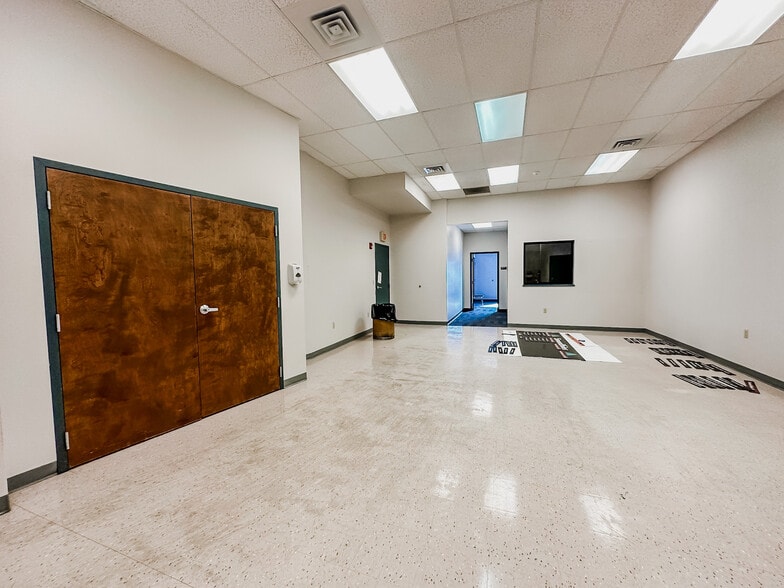 More Photos Of 2900 Plank Rd, Altoona Restaurant For Lease