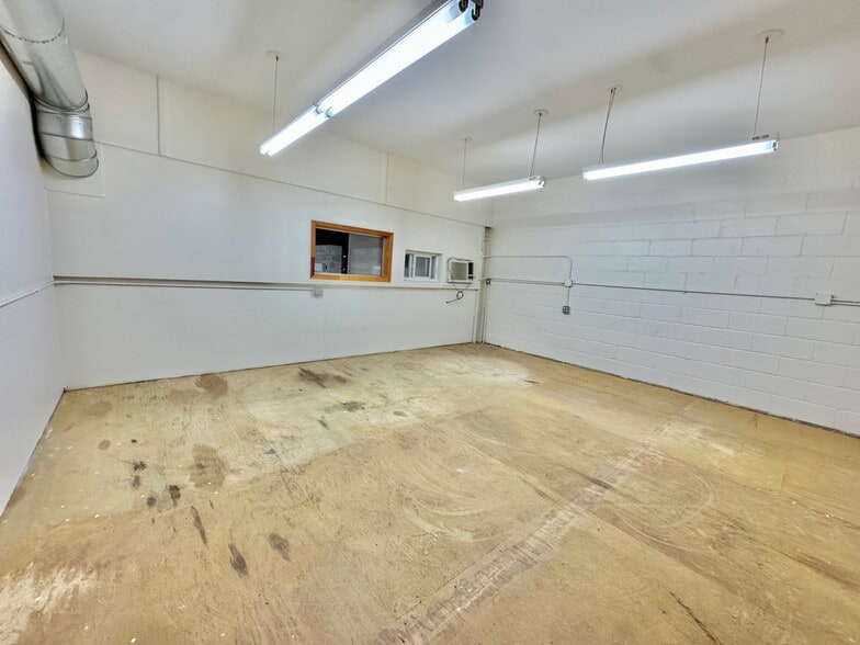 More Photos Of 858 62nd St, Brooklyn Warehouse For Sale