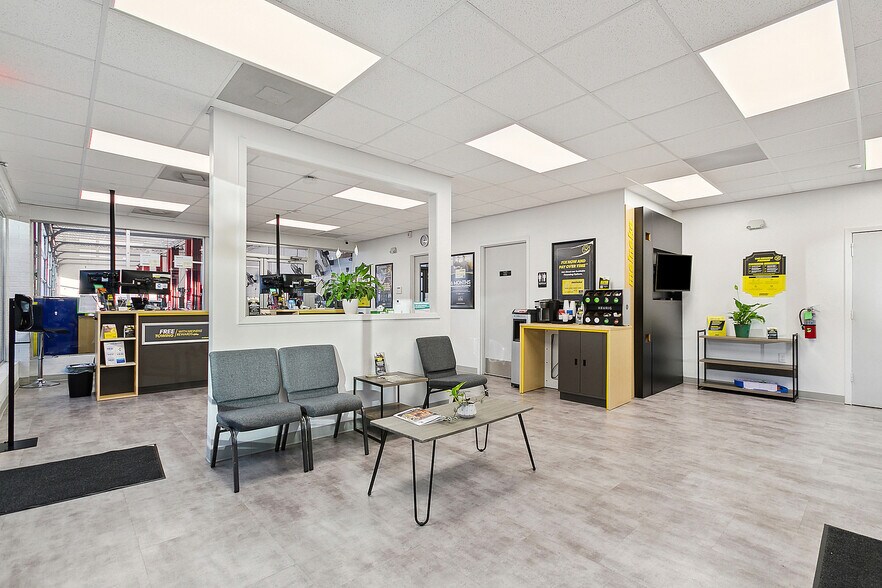 More Photos Of 4243 Canal St, New Orleans Auto Repair For Sale