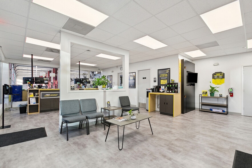 More Photos Of 4243 Canal St, New Orleans Auto Repair For Sale