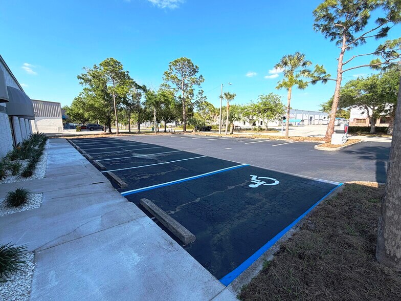 More Photos Of 5826-5830 Corporation Cir, Fort Myers Warehouse For Sale