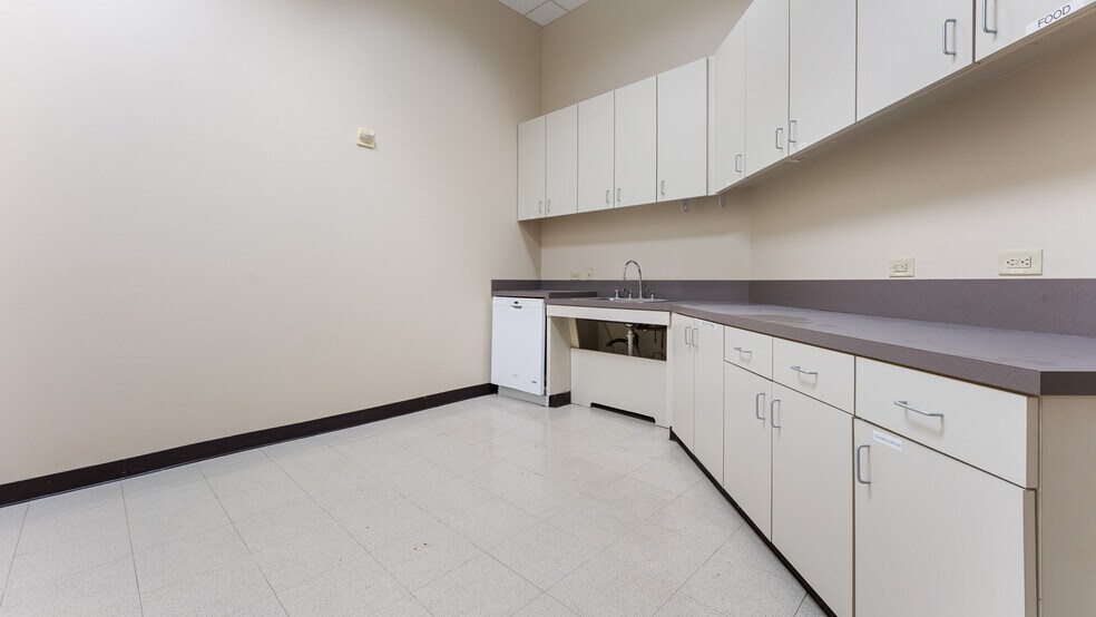 More Photos Of 9101 Lyndon B Johnson Fwy, Dallas Office For Lease