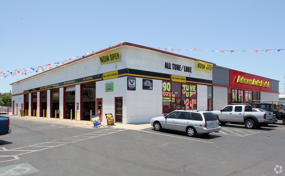 More Photos Of 6987-6991 San Pedro Ave, San Antonio Freestanding For Lease