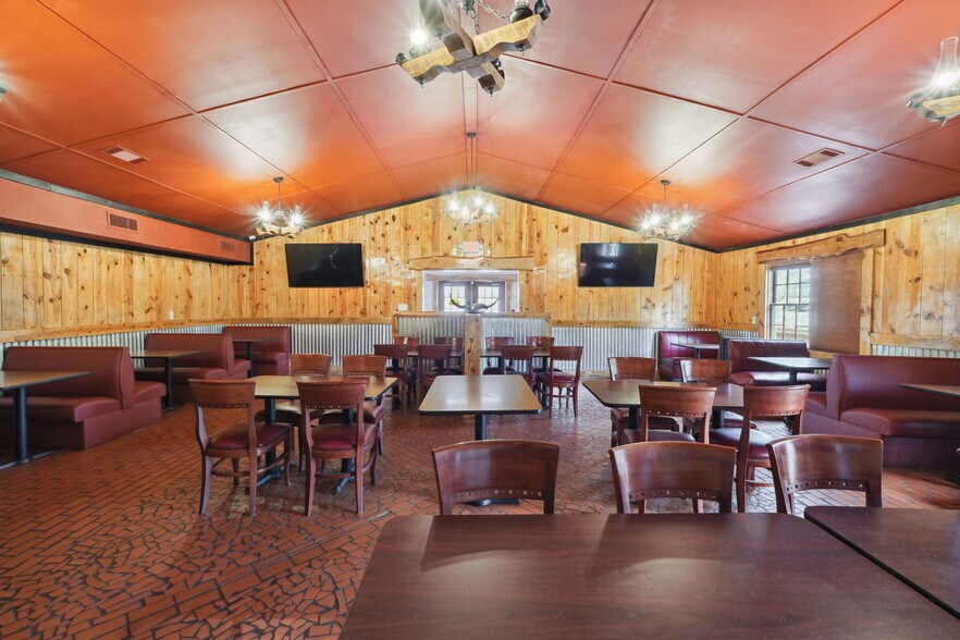 More Photos Of 100 Covered Bridge Rd, Euharlee Restaurant For Sale