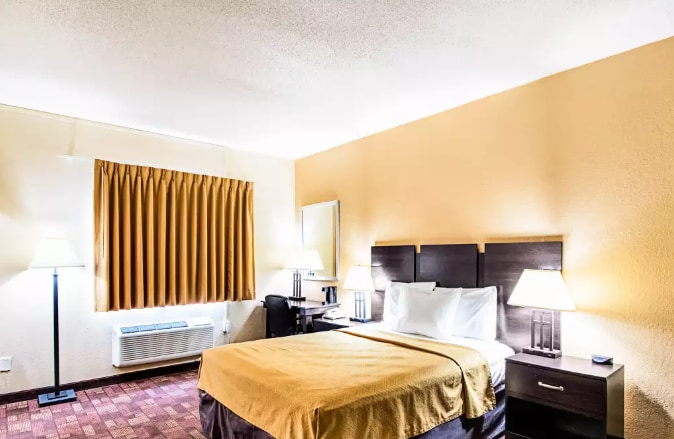 More Photos Of 920 14th St SE, Watertown Hotel For Sale