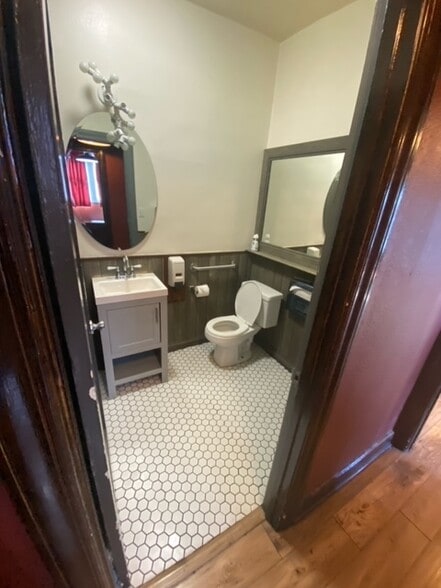 More Photos Of 7214-7218 Melrose Ave, Los Angeles Storefront Retail Office For Lease