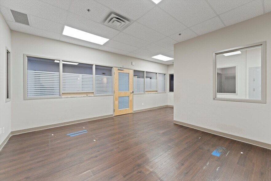 More Photos Of 736-744 Ouellette Av, Windsor Storefront For Sale