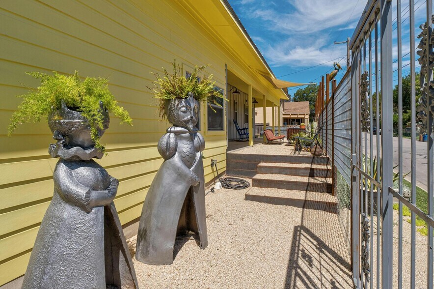 More Photos Of 2236 Webberville Rd, Austin Office For Lease
