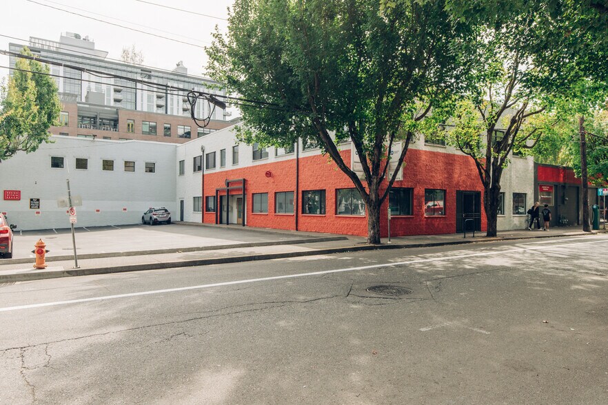 More Photos Of 1328-1332 NW Kearney St, Portland Loft Creative Space For Lease