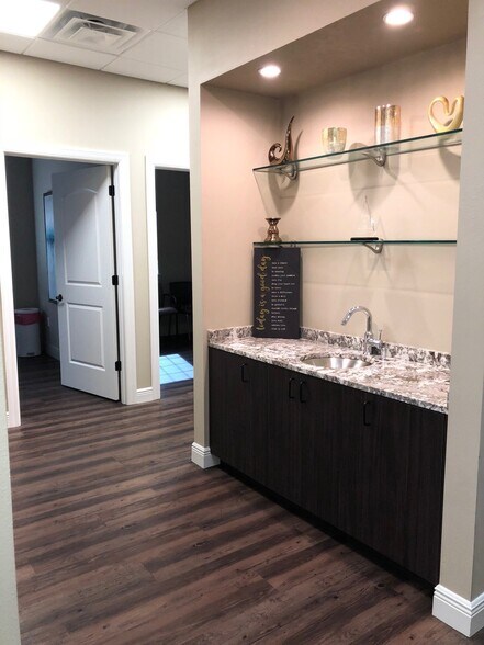 More Photos Of 2816 Manatee Ave, Bradenton Medical For Sale