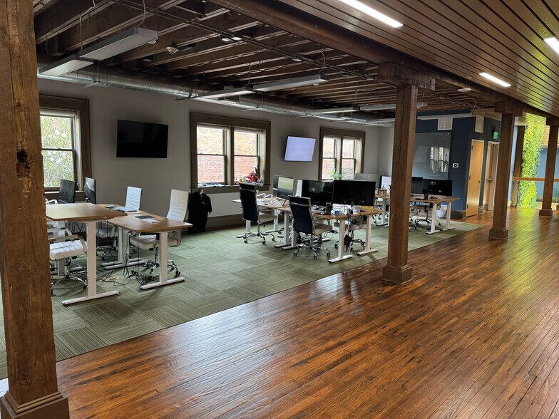 More Photos Of 21 S Front St, Wilmington Office For Lease