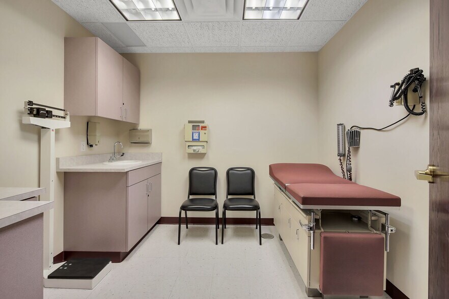 More Photos Of 1511 Northway Dr, Saint Cloud Medical For Sale