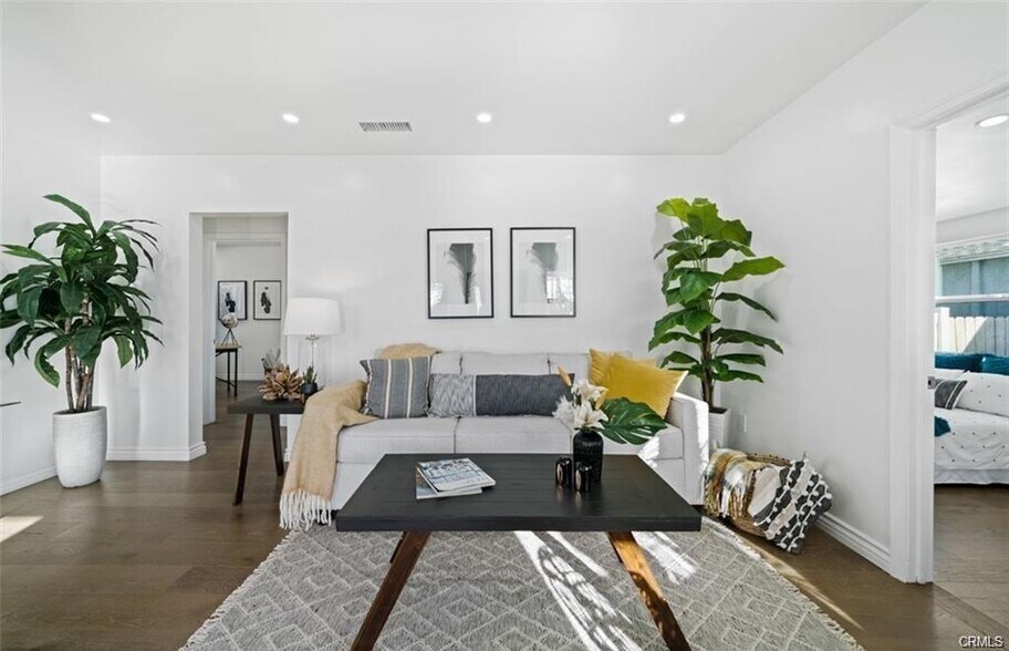 More Photos Of 1484 N Clybourn Ave, Burbank Apartments For Sale
