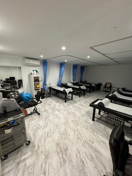 More Photos Of 6527 Roosevelt Ave, Woodside Apartments For Lease