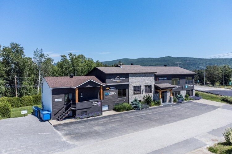 Primary Photo Of 2 Rue De L'usine, Baie-Saint-Paul General Retail For Sale