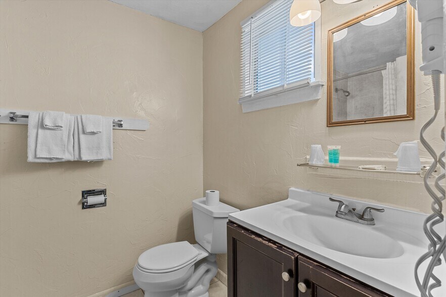 More Photos Of 82 Beach Rd, Salisbury Hospitality For Sale