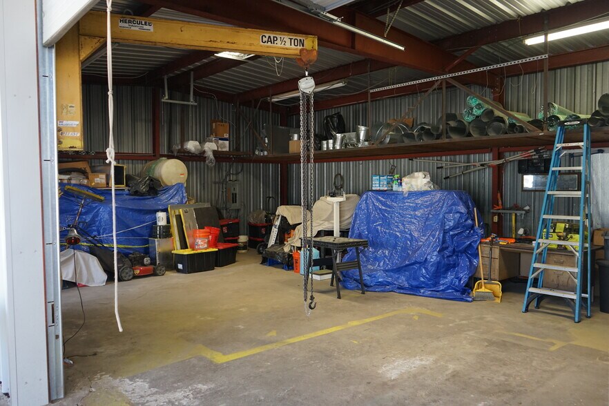 More Photos Of 11815 Beeville Dr, Houston Warehouse For Lease