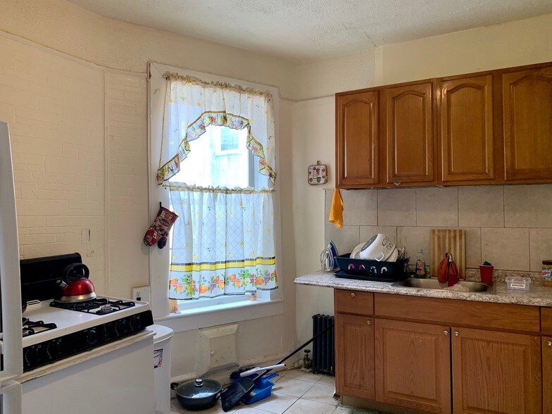 More Photos Of 600 Wyona St, Brooklyn Apartments For Sale