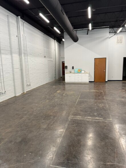 More Photos Of 608 E Hickory St, Denton Unknown For Lease