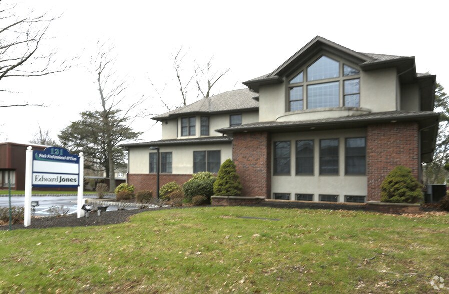 More Photos Of 121 Union Ave, Middlesex Office Residential For Lease