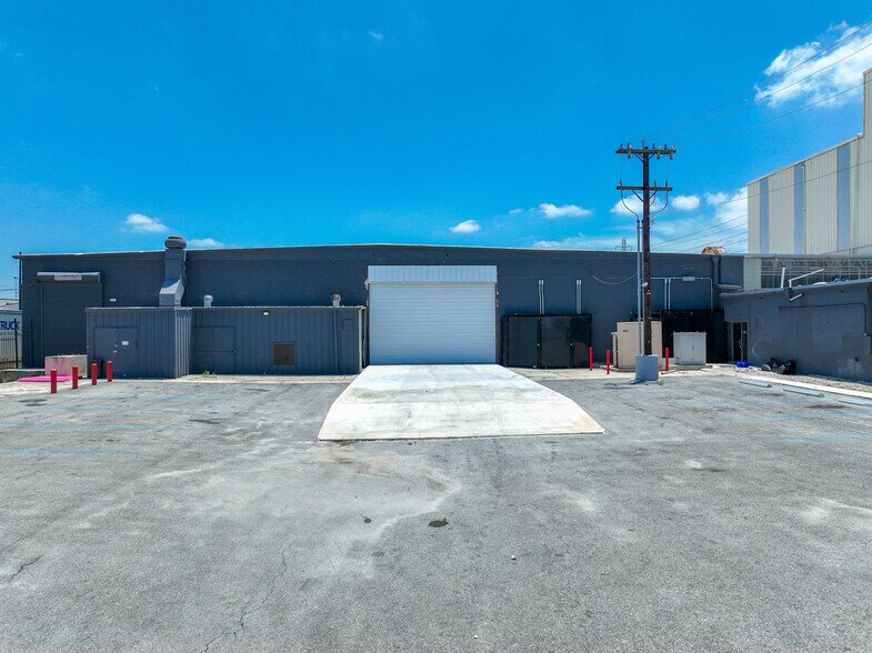More Photos Of 702 San Fernando St, San Antonio Manufacturing For Sale