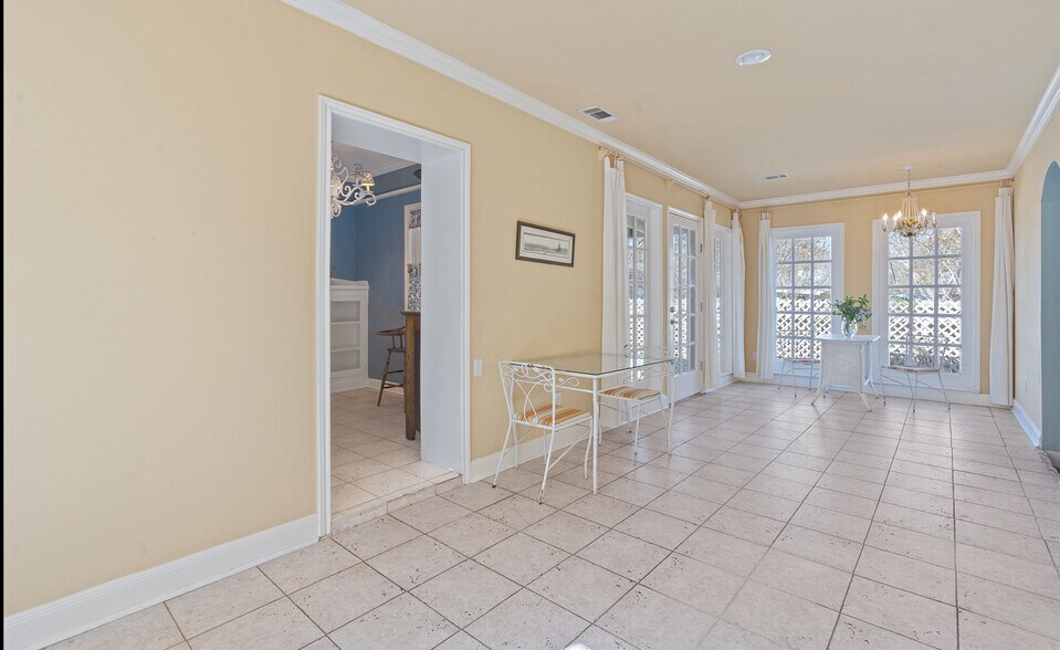 More Photos Of 762 S Guadalupe St, Lockhart Specialty For Sale