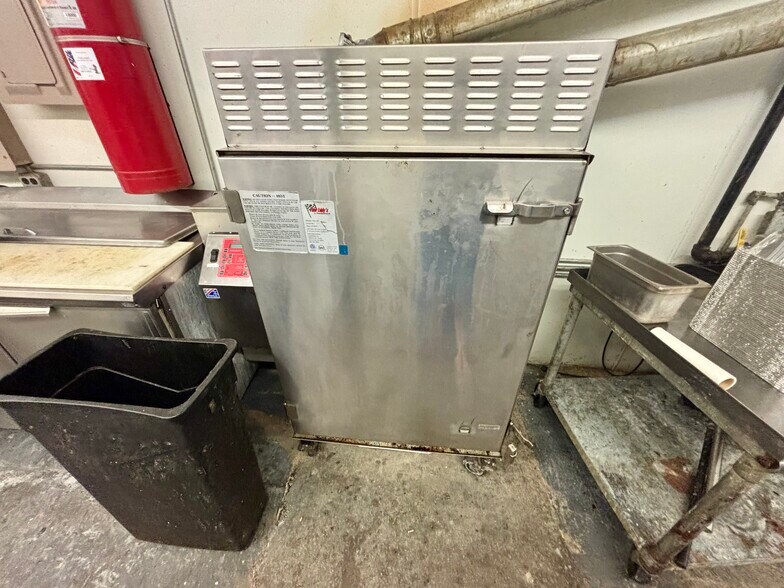 More Photos Of 106 E 4th St, Washington Restaurant For Sale