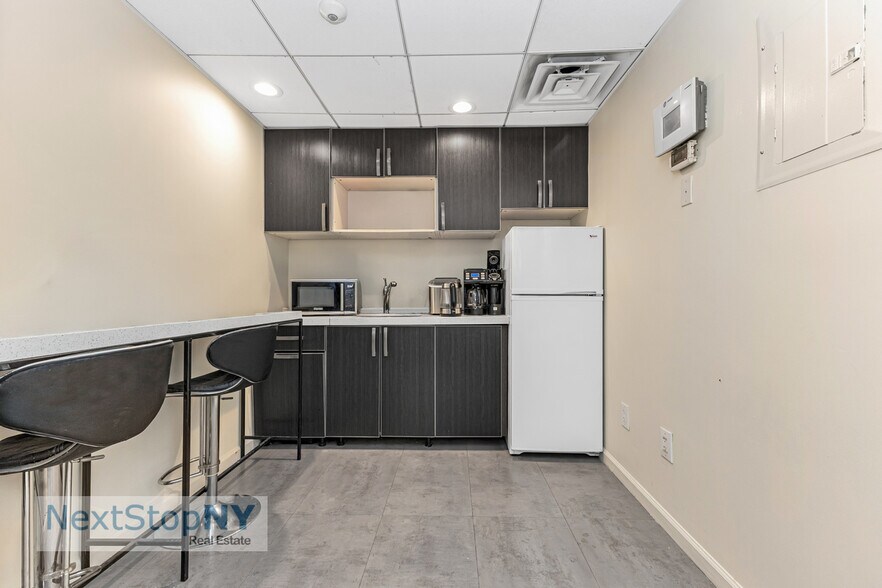 More Photos Of 70 W 36th St, New York Office For Sale