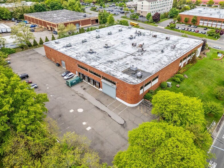 More Photos Of 2 Harbor Park Dr, Port Washington Light Manufacturing For Lease