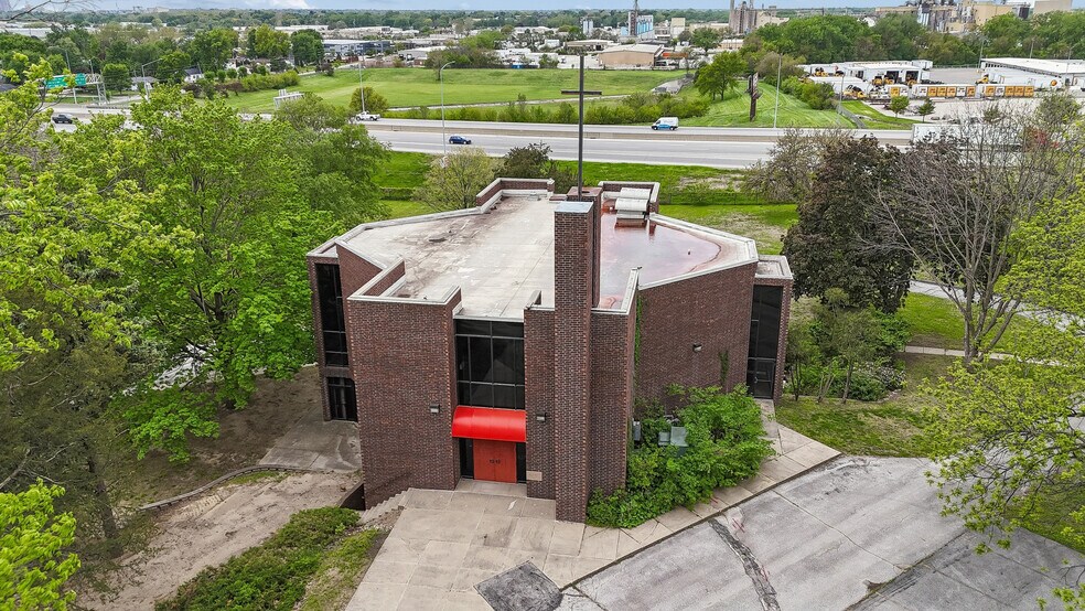 More Photos Of 3120 E 24th St, Des Moines Religious Facility For Sale