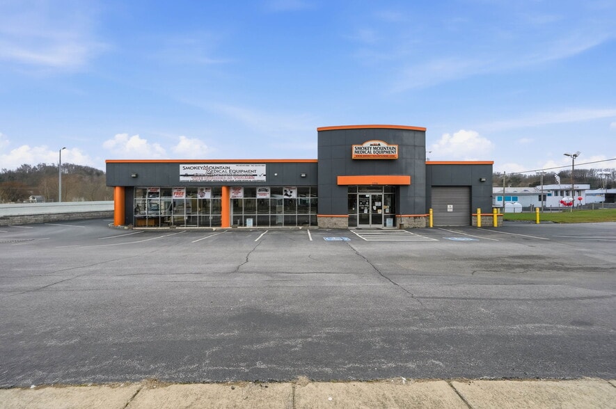 Primary Photo Of 2214 W Elk Ave, Elizabethton Auto Dealership For Sale