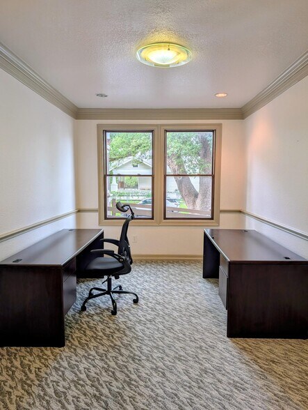 More Photos Of 446 Heights Blvd, Houston Office Residential For Lease