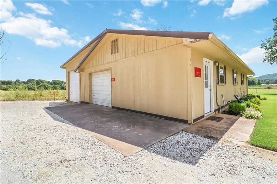 More Photos Of 5039 Primrose Rd, Springdale Specialty For Sale