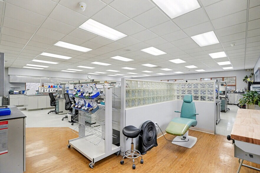 More Photos Of 5407 Hampton Pl, Saginaw Office For Sale