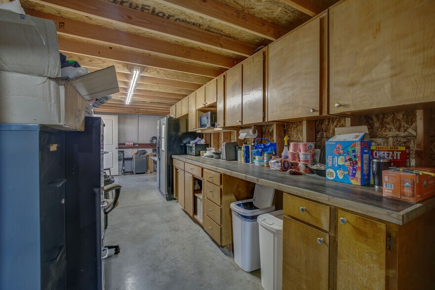 More Photos Of 14079 SW Commercial Loop Rd, Terrebonne Warehouse For Sale