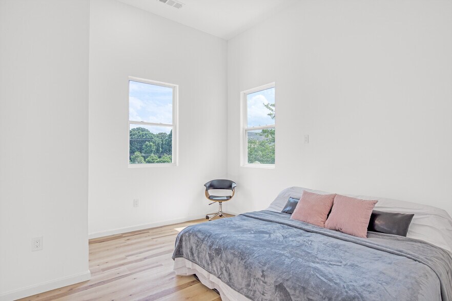 More Photos Of 235 Candler Rd SE, Atlanta Specialty For Sale