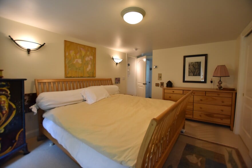 More Photos Of 146 Calef Hwy, Barrington Flex For Sale
