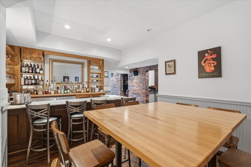 More Photos Of 2104 E Carson St, Pittsburgh Restaurant For Sale