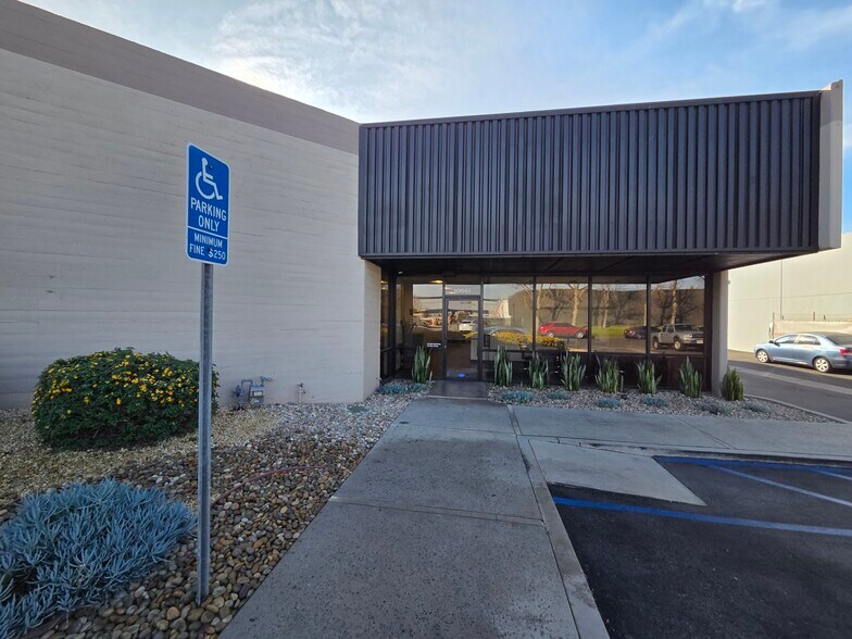 More Photos Of 10661 Humbolt St, Los Alamitos Manufacturing For Lease