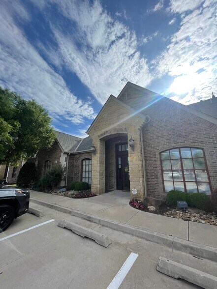 More Photos Of 1265 E 33rd St, Edmond Medical For Lease