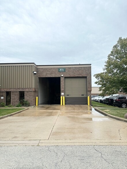 More Photos Of 780 Aec Dr, Wood Dale Warehouse For Lease