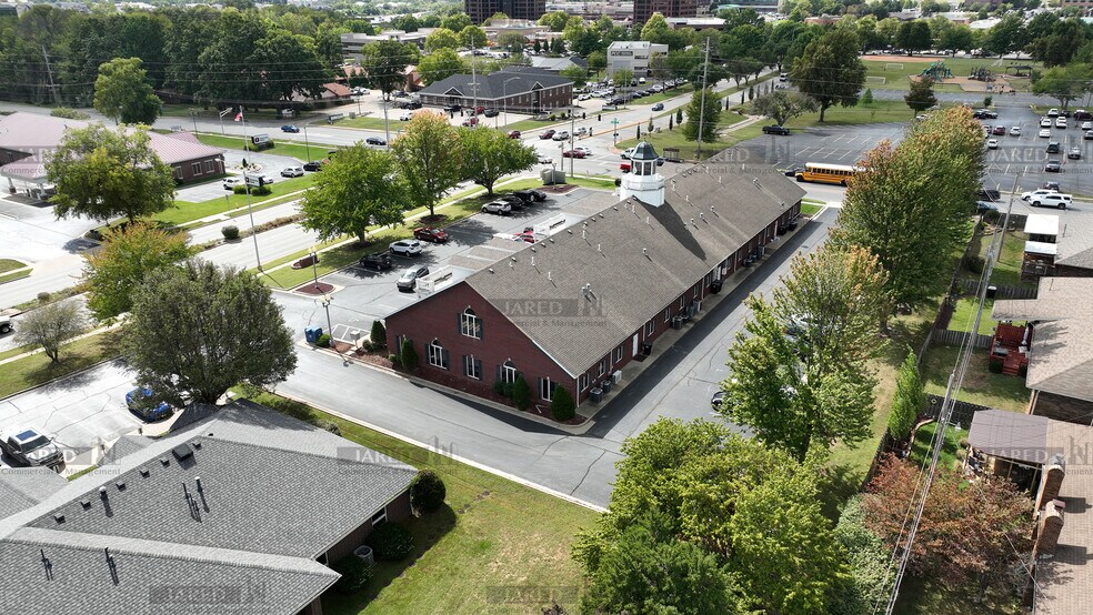 More Photos Of 1411 E Primrose St, Springfield Office For Lease