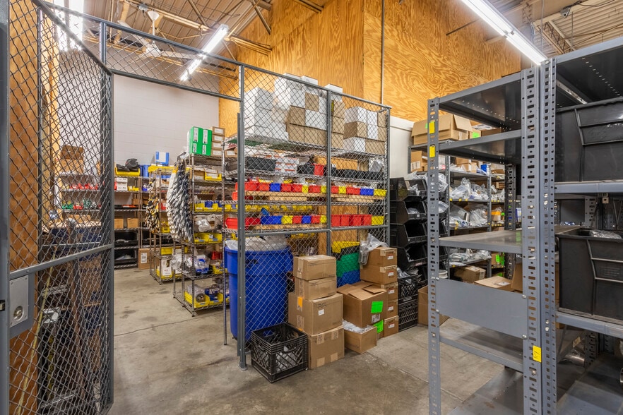 More Photos Of 5095 Crookshank Rd, Cincinnati Light Manufacturing For Sale