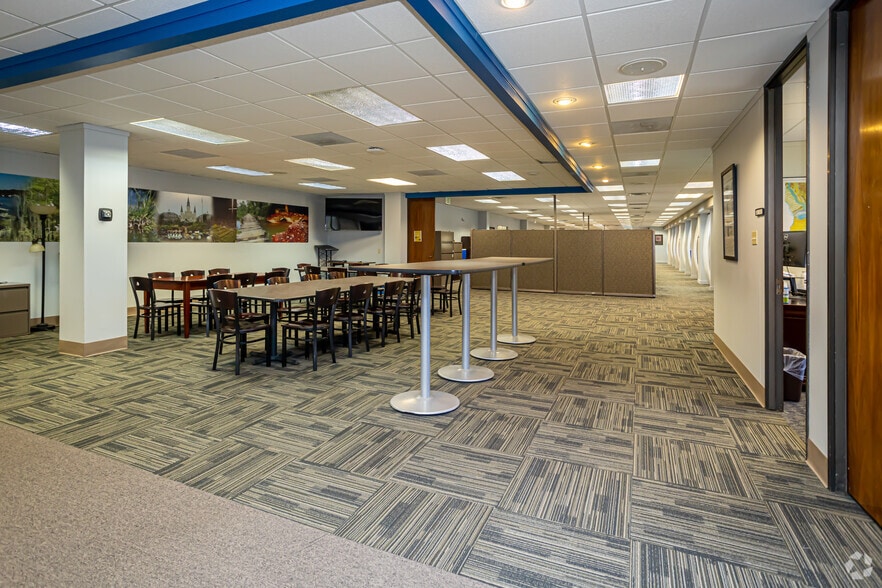 More Photos Of 5551 Corporate Blvd, Baton Rouge Office For Sale