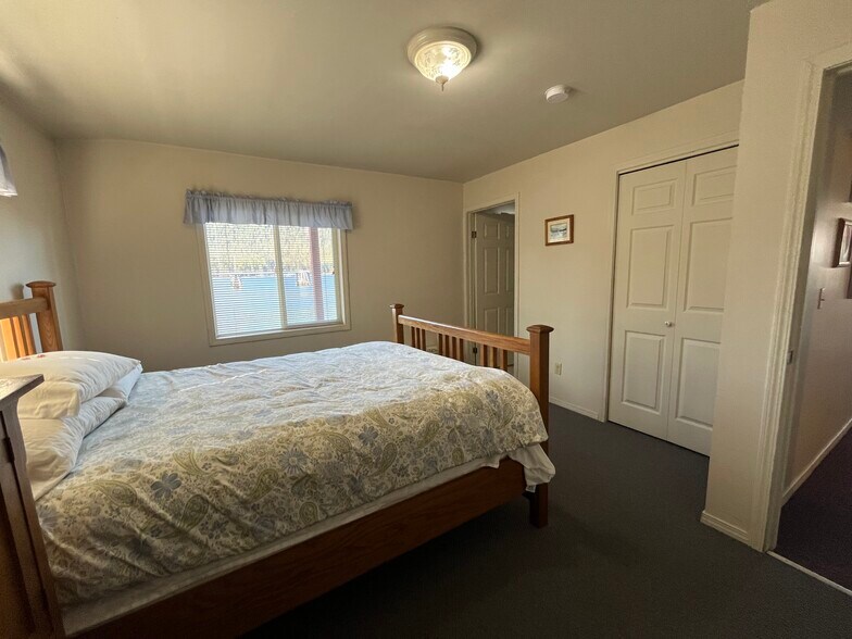 More Photos Of 1004 S Nordic Dr, Petersburg Hotel For Sale