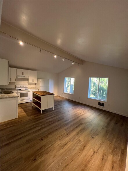 More Photos Of 10443 17th Ave SW, Seattle Multifamily For Sale