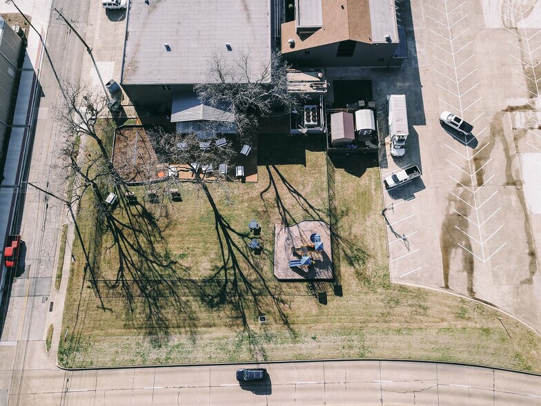 More Photos Of 401 Bolivar St, Denton Office For Sale