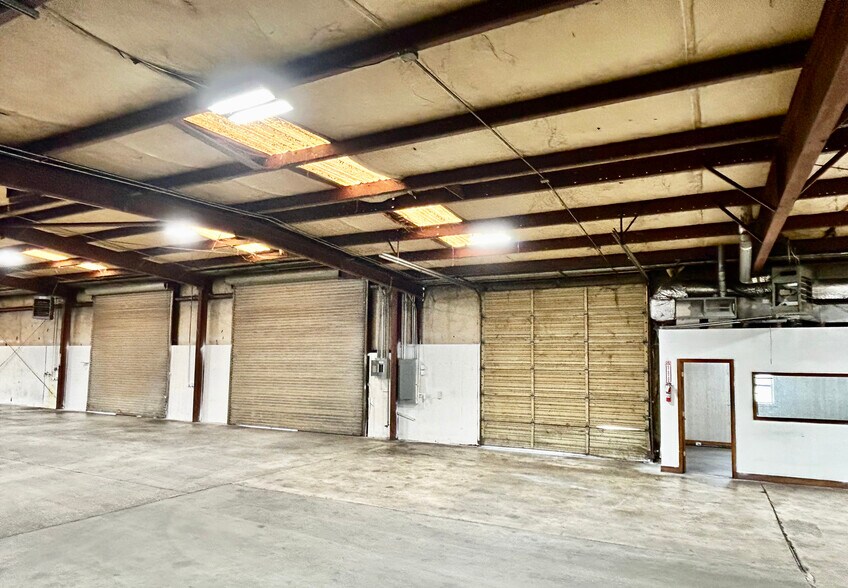 More Photos Of 1207 Butler St, Oxford Warehouse For Sale